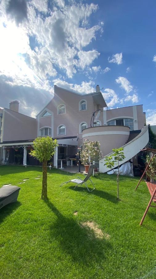 Meduza Wellness Spa S Ubytovanim Hlohovec Exterior photo