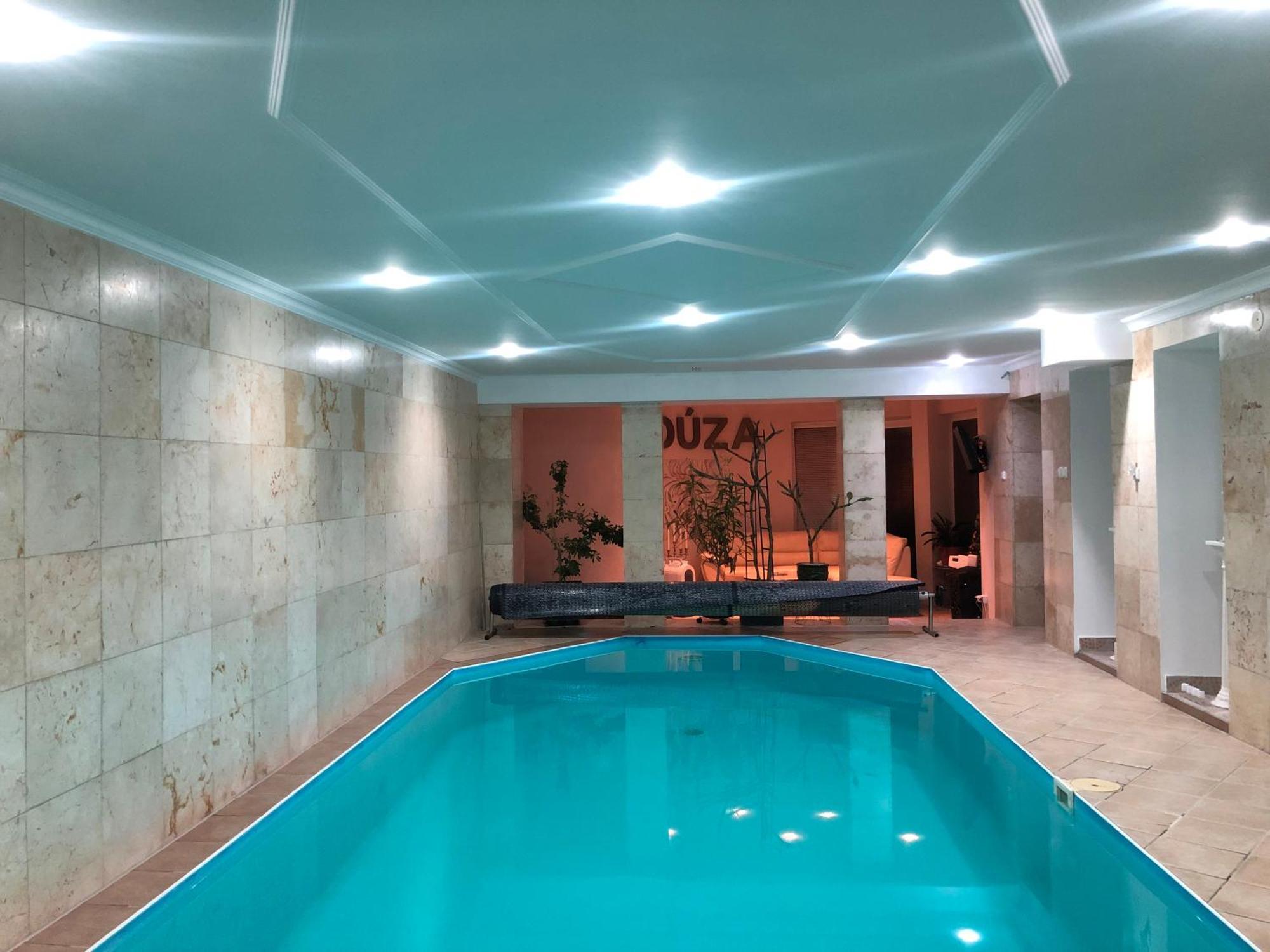 Meduza Wellness Spa S Ubytovanim Hlohovec Exterior photo