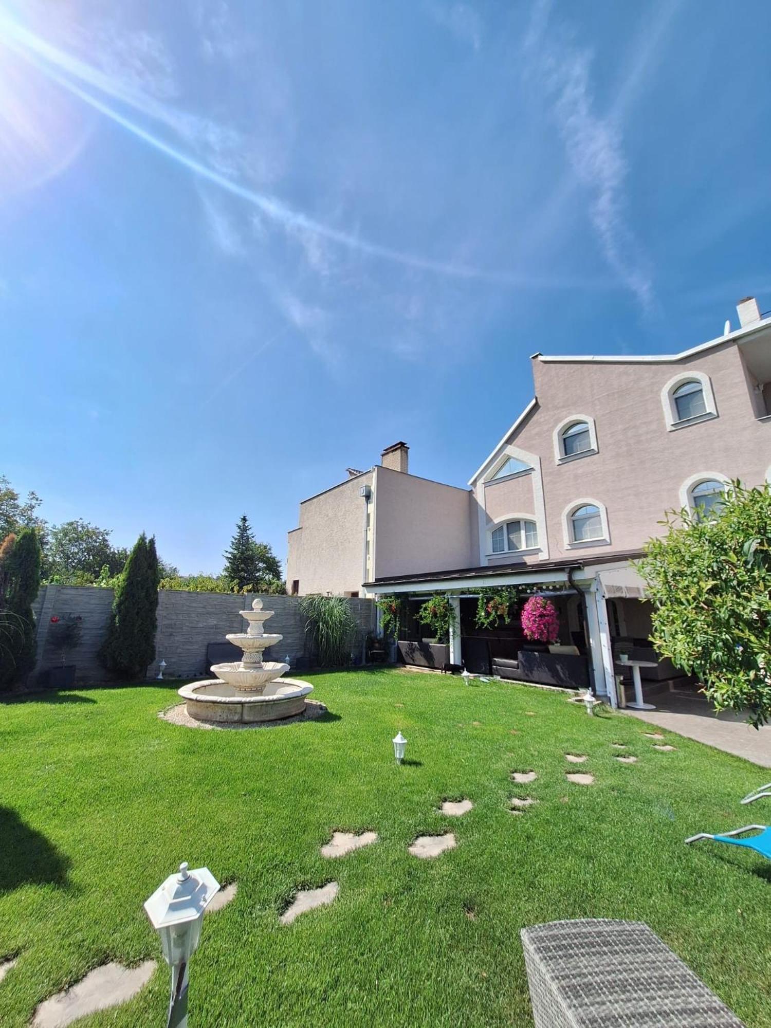 Meduza Wellness Spa S Ubytovanim Hlohovec Exterior photo