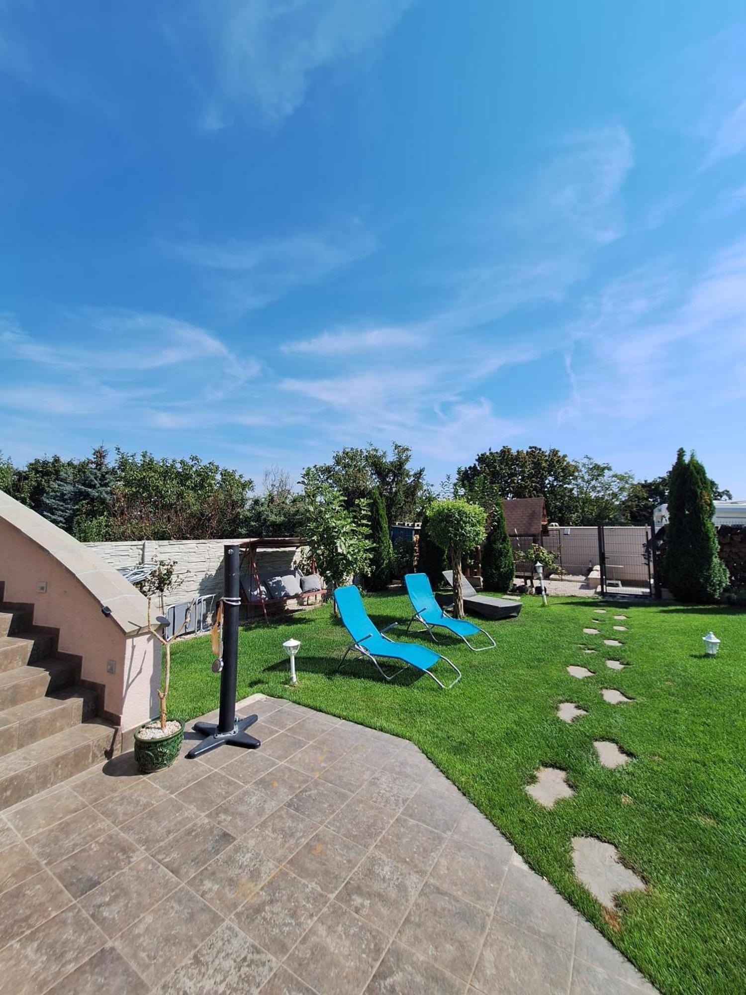 Meduza Wellness Spa S Ubytovanim Hlohovec Exterior photo